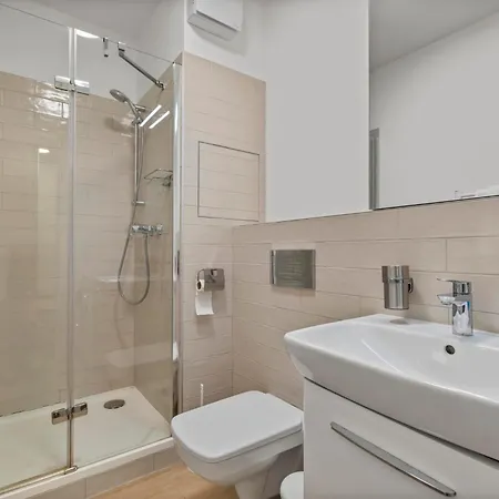 Twin 1 In - With Parking Братислава