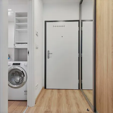 Twin 1 In - With Parking Apartment