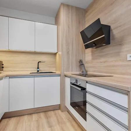 Twin 1 In - With Parking Apartment