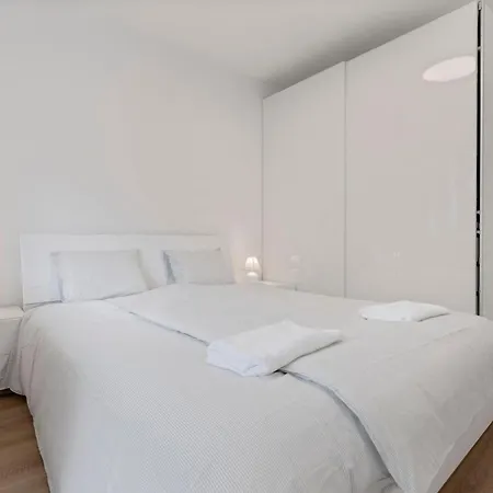 Twin 1 In - With Parking *